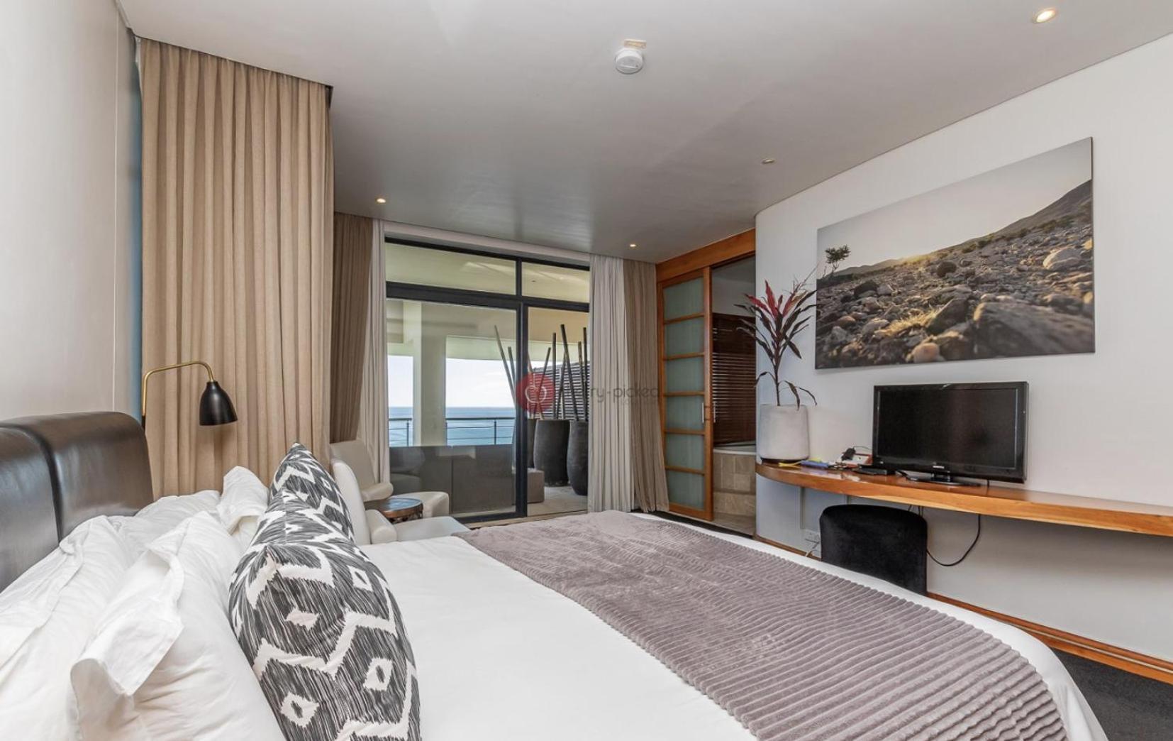 Capestays - Villa Infinity Cape Town Room photo